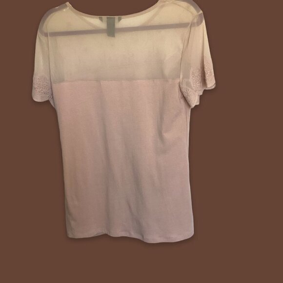H&M NWOT Dressy Tee Sheer Scalloped Chiffon Yoke and Sleeves Size Large in Taupe - Picture 2 of 5